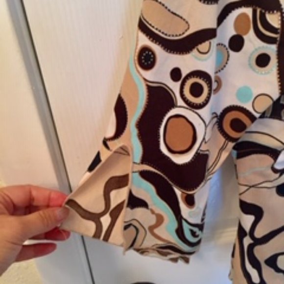 TAN AND BROWN PRINTED BLOUSE SIZE L - Picture 3 of 4
